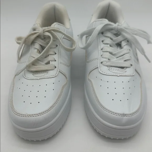 Time and Tru White Low Top Athletic Memory Foam Sneaker Shoes Women's - Size 8 - Picture 4 of 11